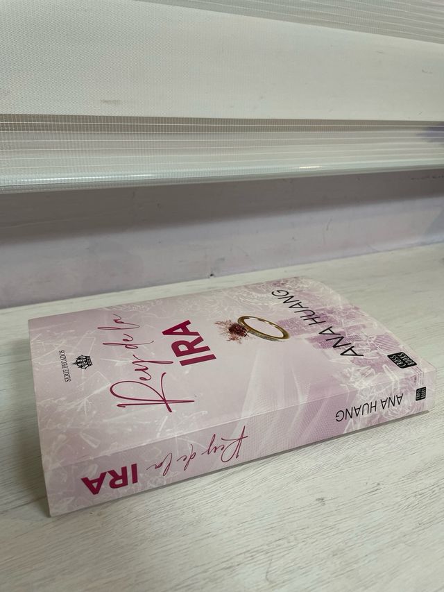 Rey De La Ira, Ana Huang