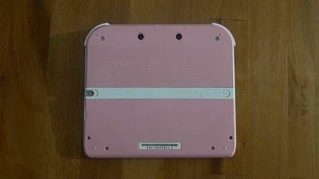 Nintendo 2DS Rosa + Nintendogs + Cargador