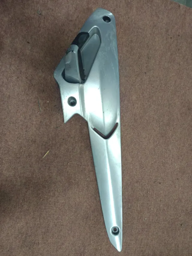 Chapa Reposapiés derecha
Aprilia SR Max 125