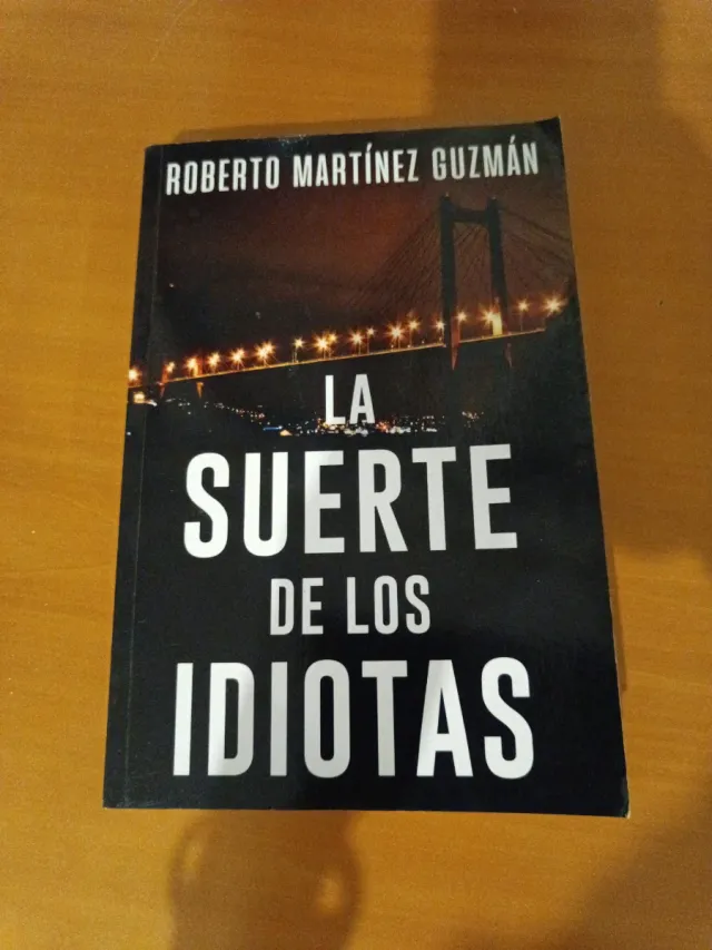 La suerte de los idiotas (Spanish Edition)