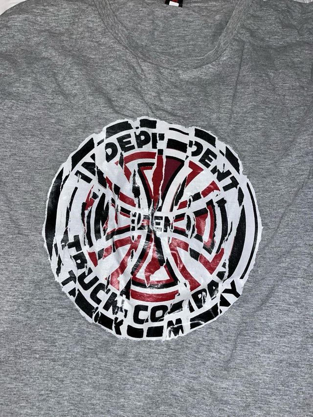 T-shirt Grigia Independent Trucks