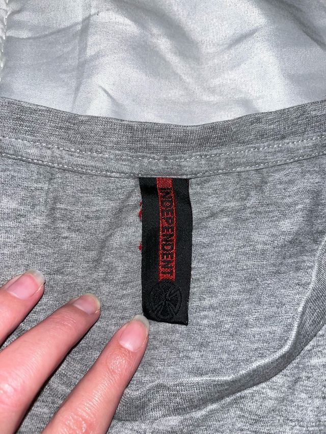 T-shirt Grigia Independent Trucks