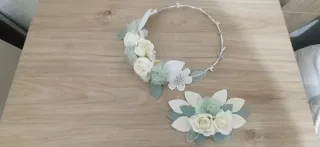 Tocado comunión flores crema y verde