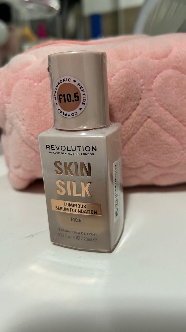 Revolution Skin Silk F10.5 Base