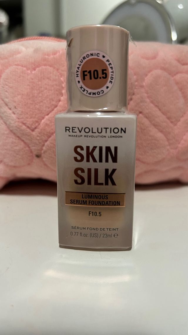 Revolution Skin Silk F10.5 Base