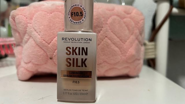 Revolution Skin Silk F10.5 Base
