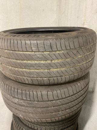 Neumáticos 235/40/19