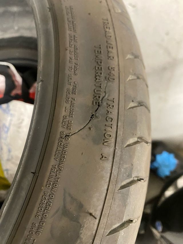 Neumáticos 235/40/19