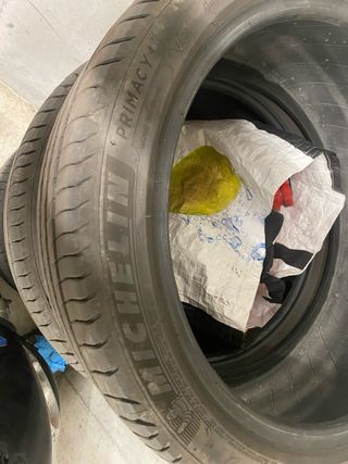 Neumáticos 235/40/19