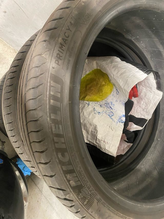 Neumáticos 235/40/19