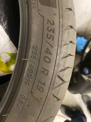 Neumáticos 235/40/19
