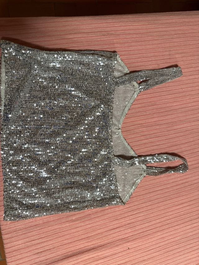 Top dorado de lentejuelas