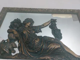 Espejo decorativo con figura