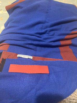 Chal Adolfo Domínguez Lana Azul y Rojo