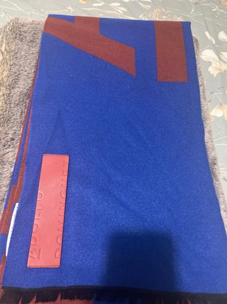 Chal Adolfo Domínguez Lana Azul y Rojo