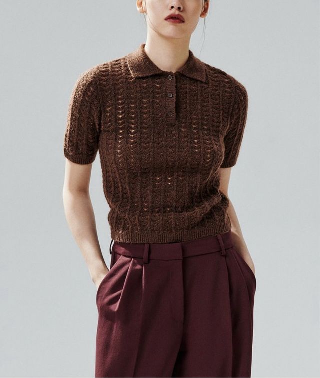 Polo de punto marrón chocolate