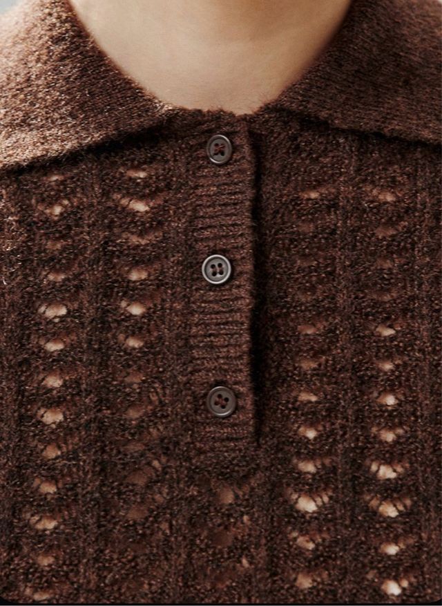 Polo de punto marrón chocolate