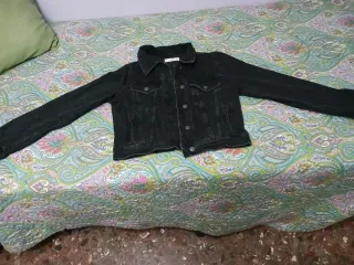 Cazadora vaquera negra