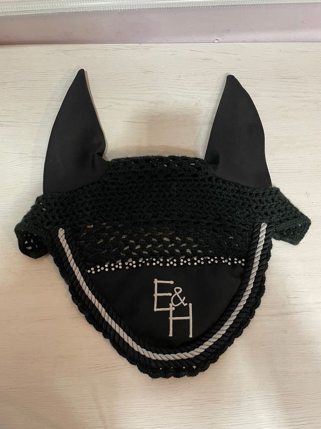 Orejeras caballo bordadas E&H