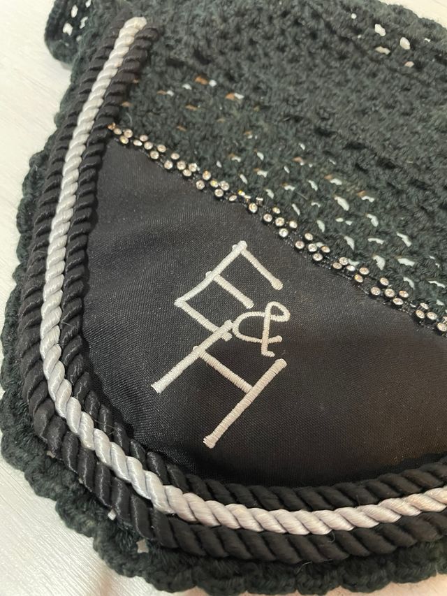 Orejeras caballo bordadas E&H