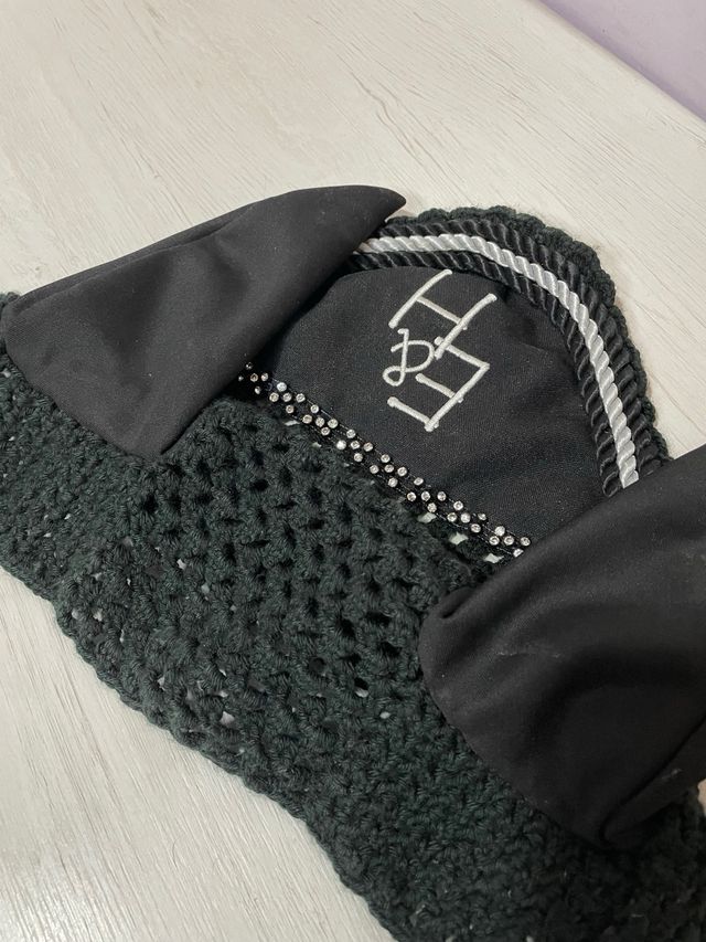 Orejeras caballo bordadas E&H