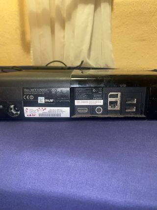 Xbox 360 + 2 mandos – todo original y funcionando