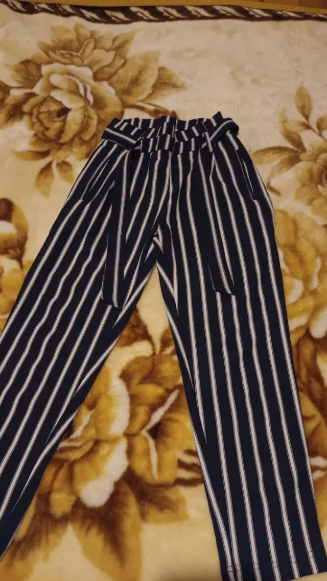 Pantaloni eleganti a righe