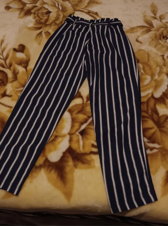 Pantaloni eleganti a righe