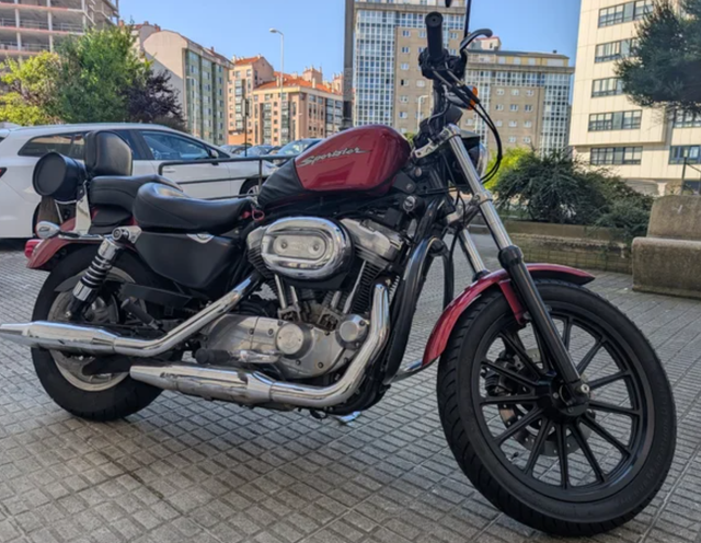 Harley Davidson Sportster 883 Roja