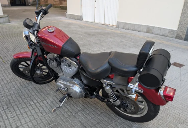 Harley Davidson Sportster 883 Roja