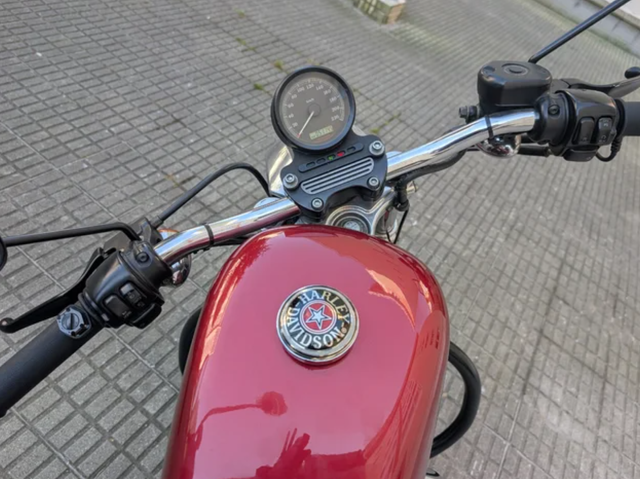 Harley Davidson Sportster 883 Roja