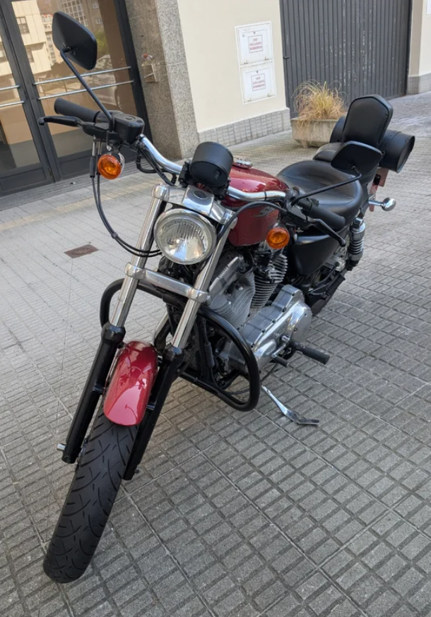 Harley Davidson Sportster 883 Roja