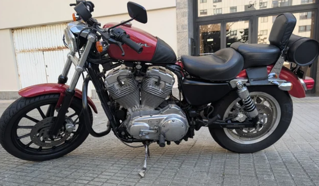 Harley Davidson Sportster 883 Roja