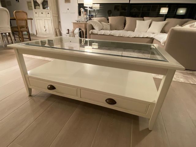 Mesa de centro blanca con cristal
