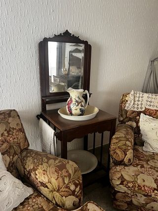 Mueble con palangana y jarra