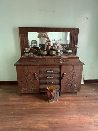 Muebles de madera y mármol