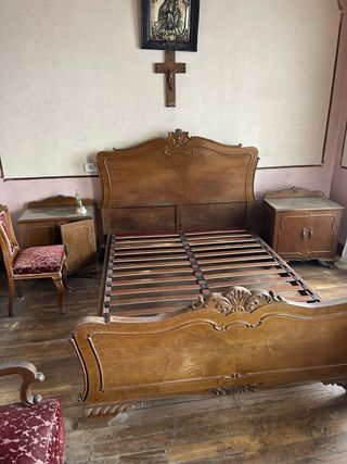 Muebles de madera y mármol