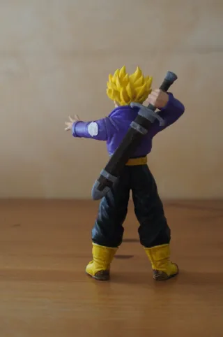 Figura Trunks Dragon ball