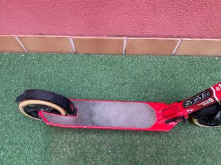 Patinete rojo Oxelo Mid9 plegable. Aluminio