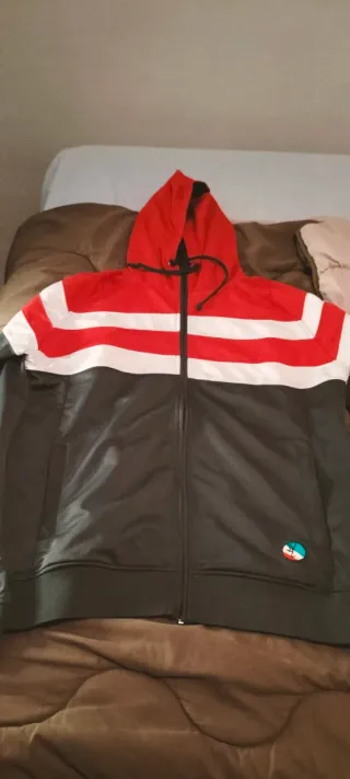 Sudadera con capucha hombre gris y roja