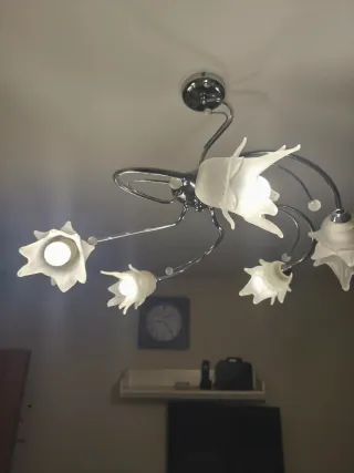 Lampadario acciaio con fiori in vetro