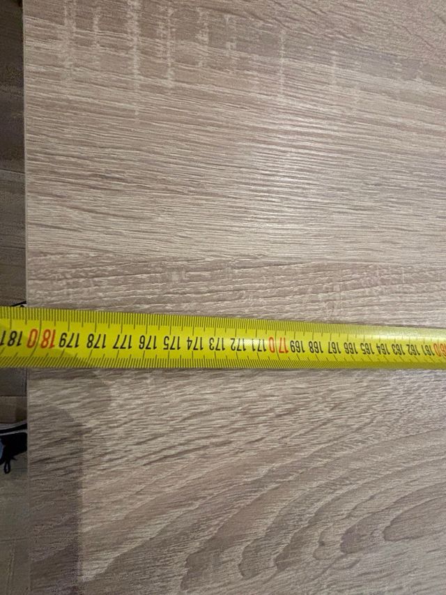 Mesa de comedor de madera