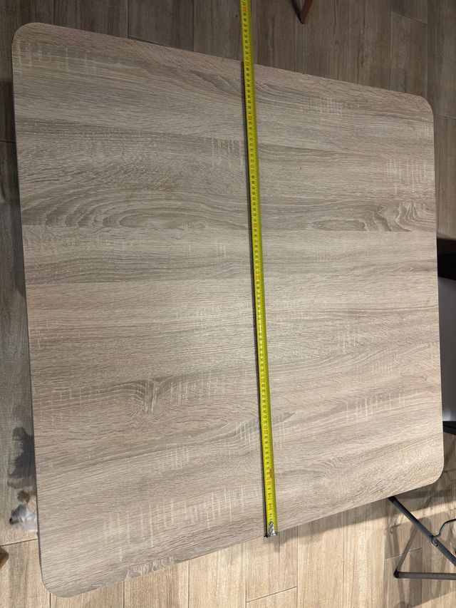 Mesa de comedor de madera