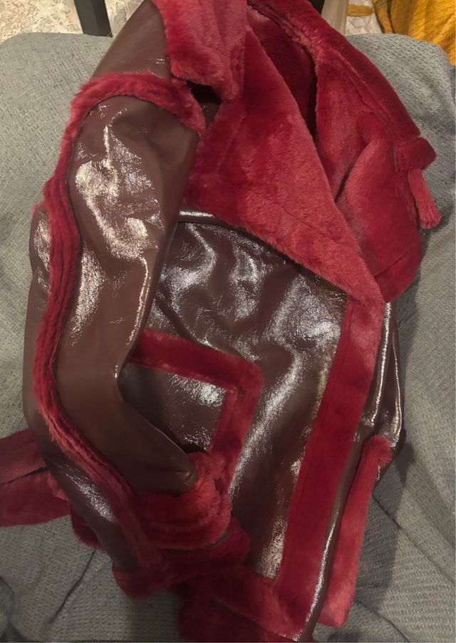 Abrigo polipiel SHEIN rojo talla L