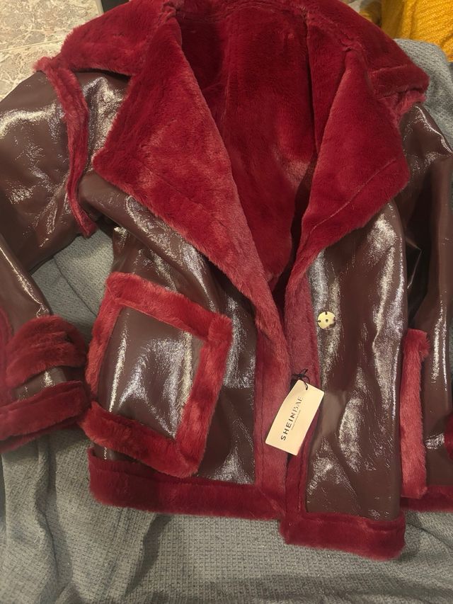 Abrigo polipiel SHEIN rojo talla L