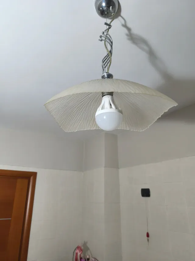 Lampadario in acciaio e vetro