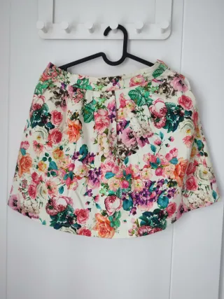 Falda Stradivarius floral