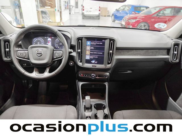 Volvo XC40 T3 Momentum Core Auto 120 kW (163 CV)