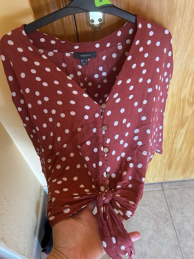 Blusa Primark lunares roja talla L