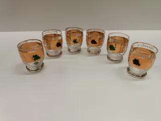 6 antichi bicchieri dorati con uva